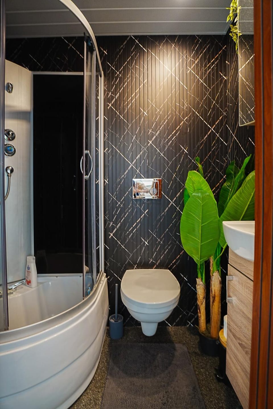 Cofy Rentals - quiet location, air-conditioning, free parking, 24-7 check-in-out with prepaid nighttime check-in, early check-in, late check-out! Apartment in Estonia