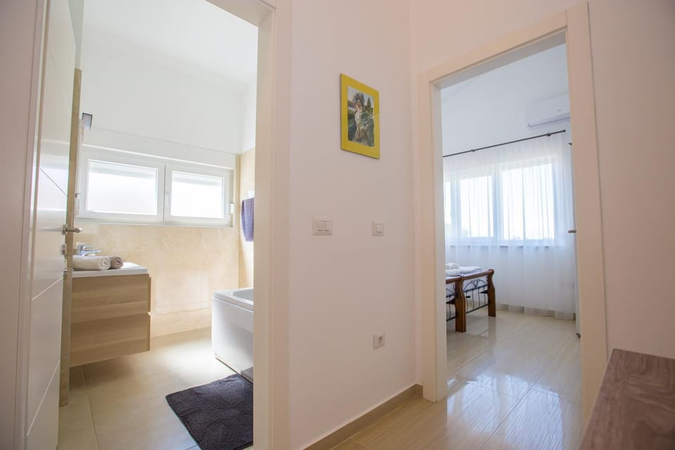 Bathroom, Photo of the whole room, Bedroom