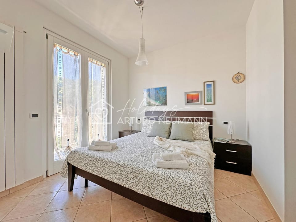 Bed, Photo of the whole room, Bedroom, towels, wardrobe