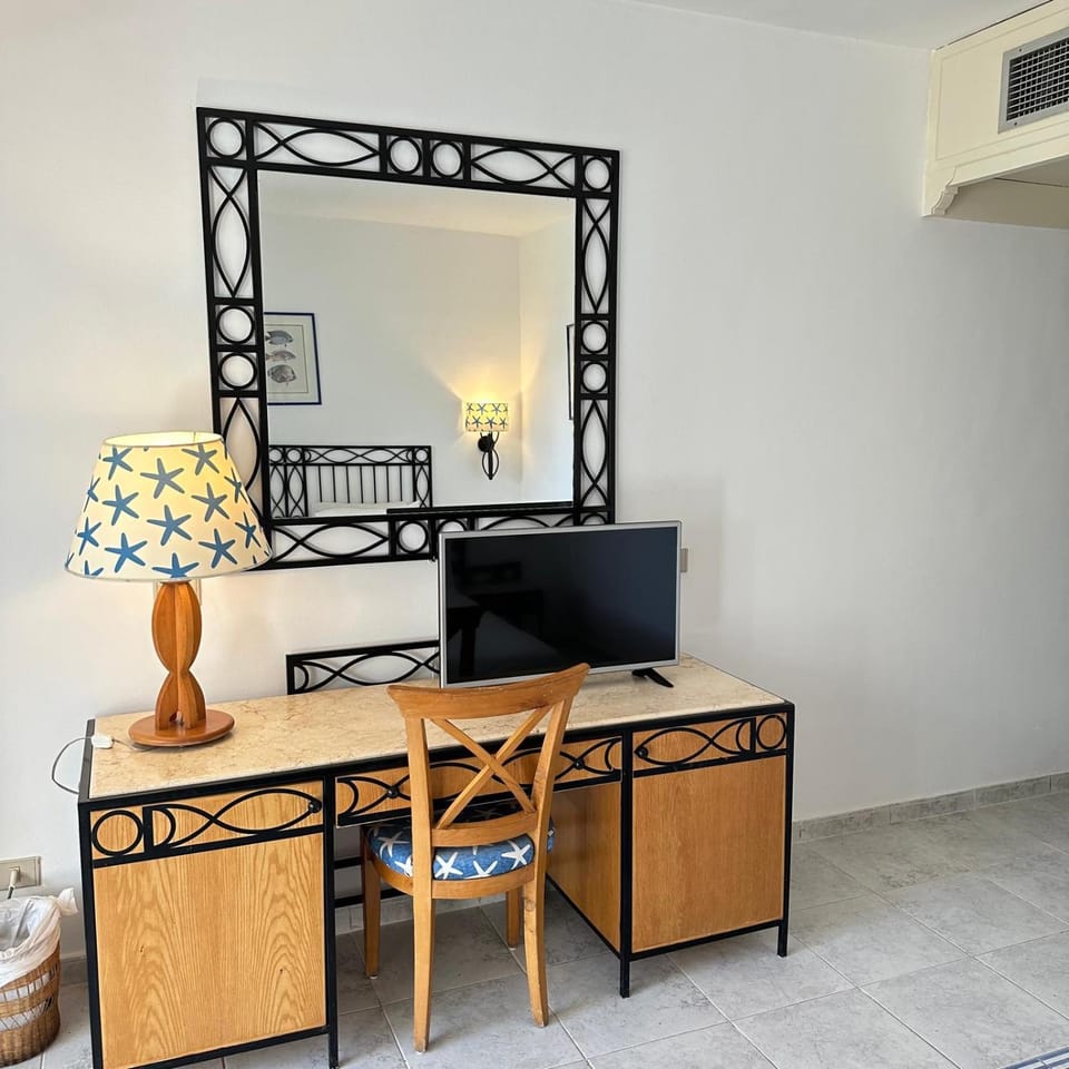 Living room, Photo of the whole room, air conditioner