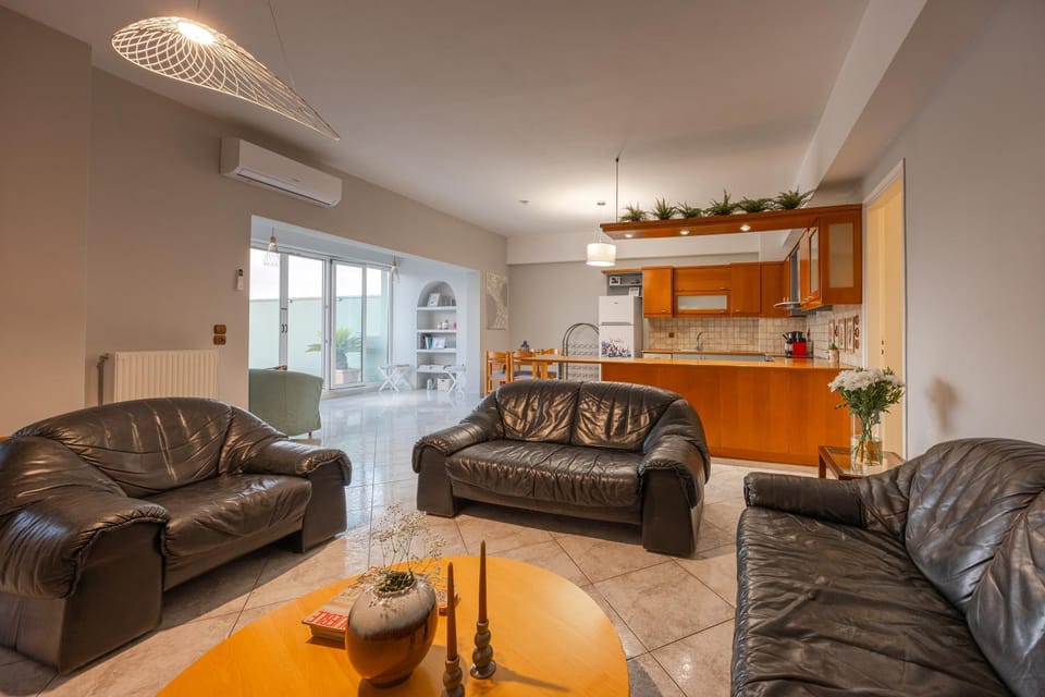 Kitchen or kitchenette, Living room, Seating area