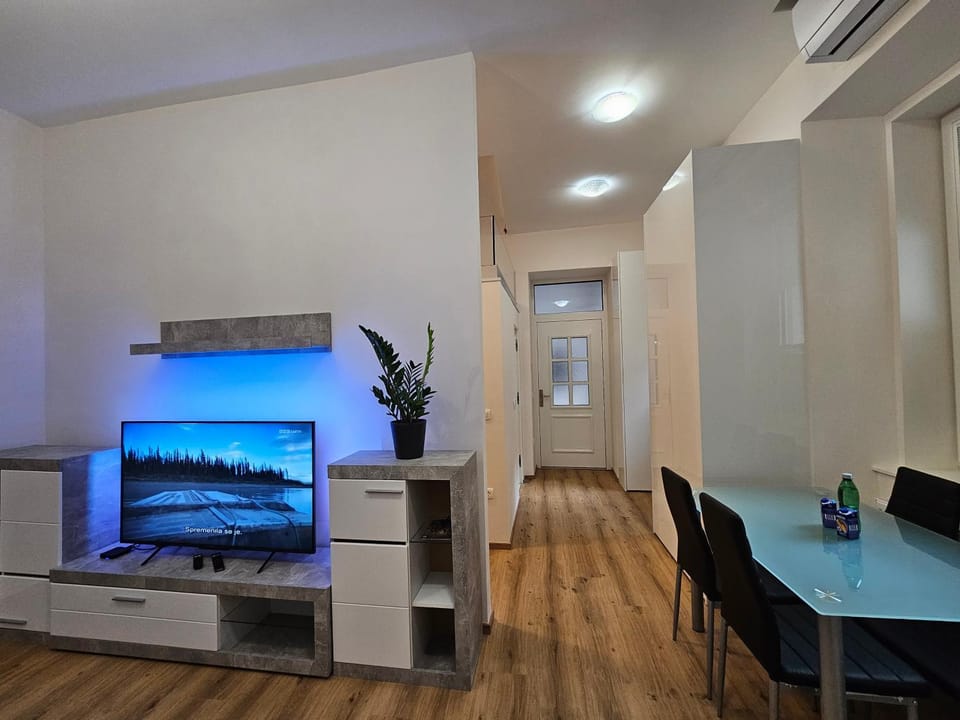 TV and multimedia, Dining area, furniture