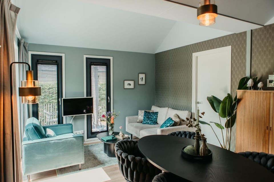 Photo of the whole room, Seating area, Dining area