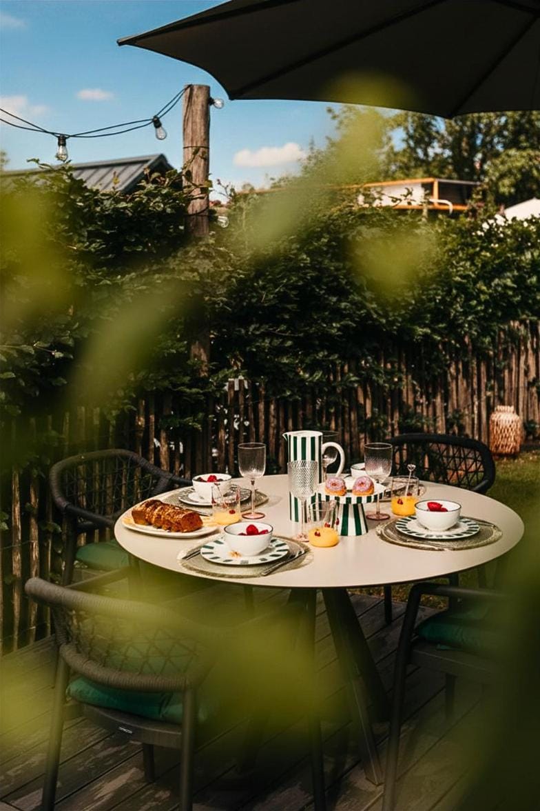 Garden, Food and drinks, Dining area