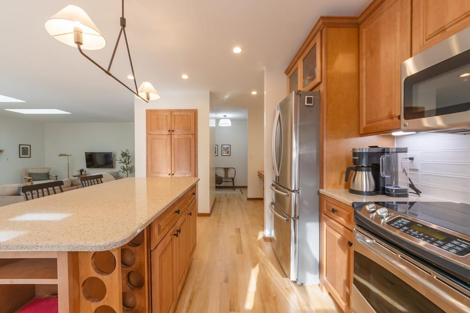 Pure Hygge - 1 block off Lake, Tranquil & Pet Friendly House in Michigan