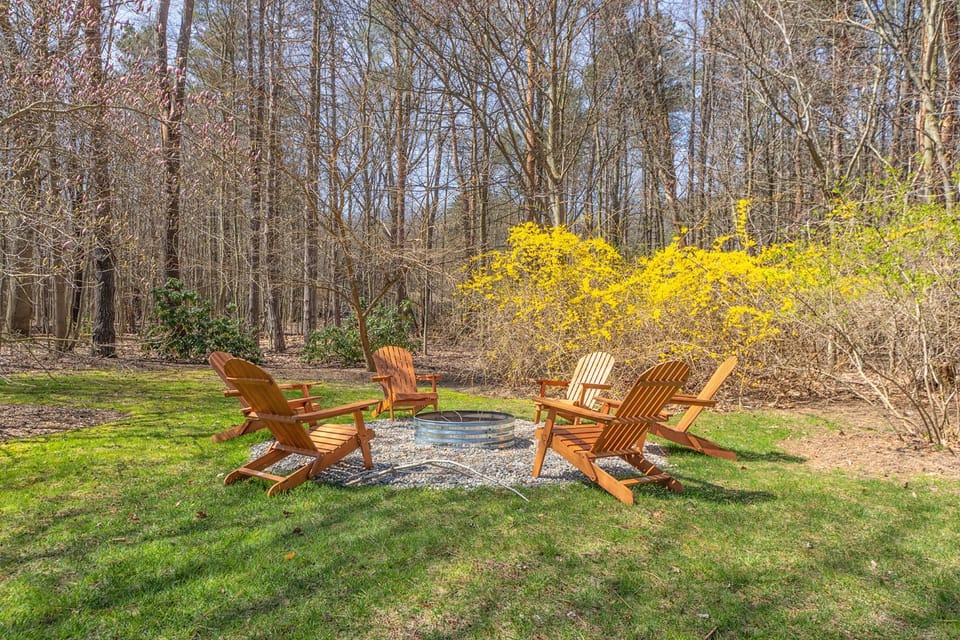 Pure Hygge - 1 block off Lake, Tranquil & Pet Friendly House in Michigan
