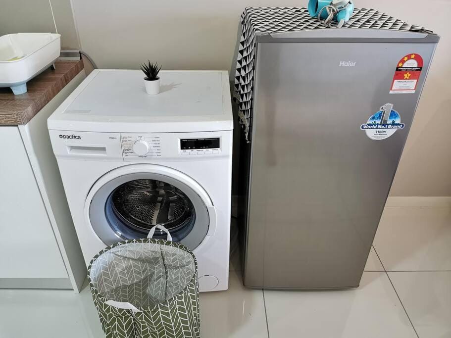 E 2-4pax Studio Near SunwayPyramid 100Mbps Wifi Apartment in Petaling Jaya