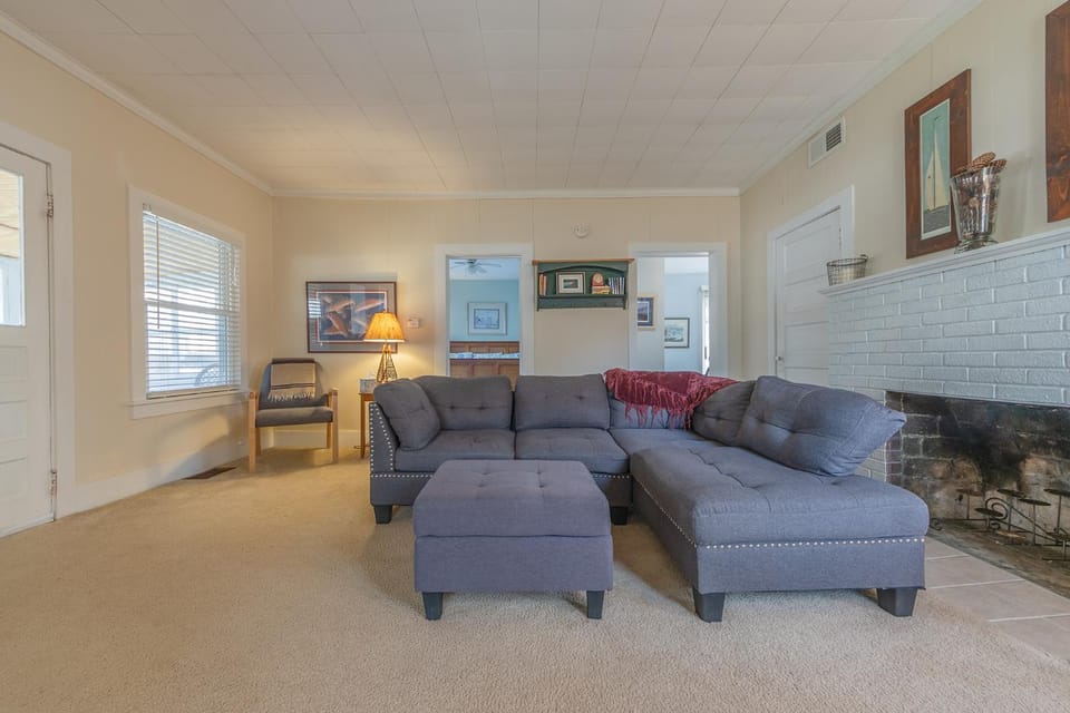 Tall Trees - great location to downtown Saugatuck - Pet Friendly! House in Saugatuck