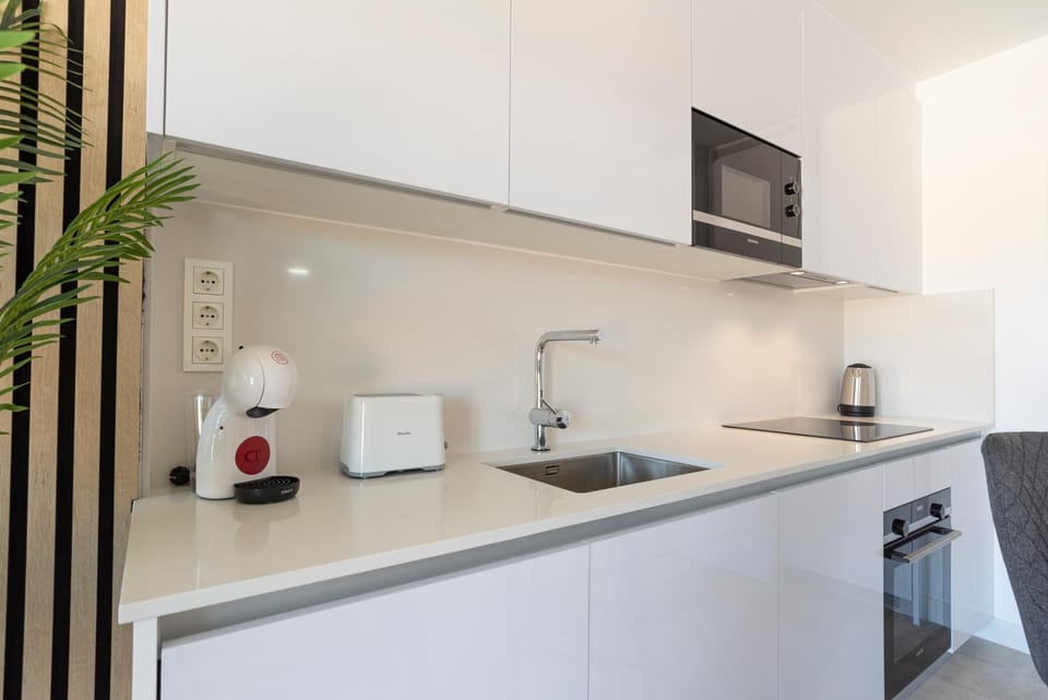 Kitchen or kitchenette, Dining area, microwave, pet friendly, stove, toaster
