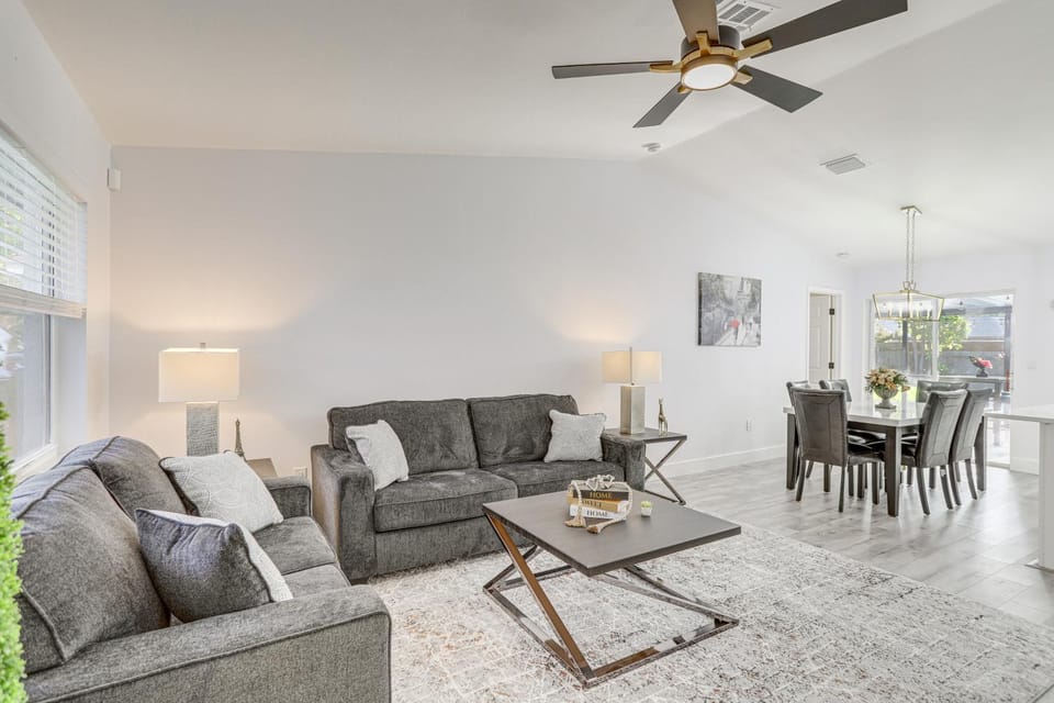 Screened Patio & Private Pool: Roomy Largo Home House in Largo