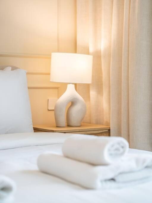 Serenity Cove: 1BR Luxury Beach Retreat Apartment in Dubai