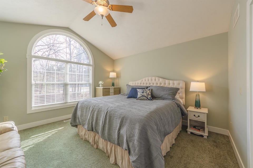Bed & Birdie - New Vacation Rental - Close to golf course & downtown House in Michigan