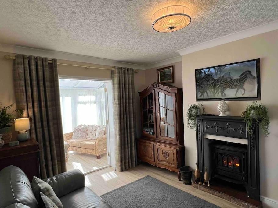 Charming Hedgehog Cottage with EV charger House in Matlock