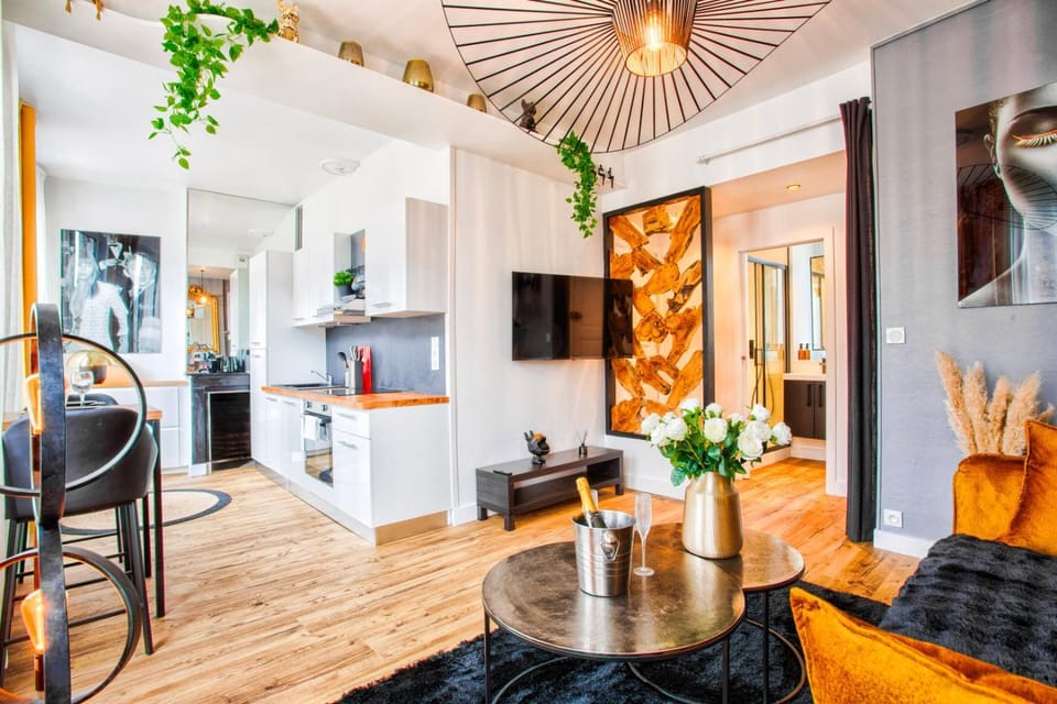 Communal lounge/ TV room, Kitchen or kitchenette