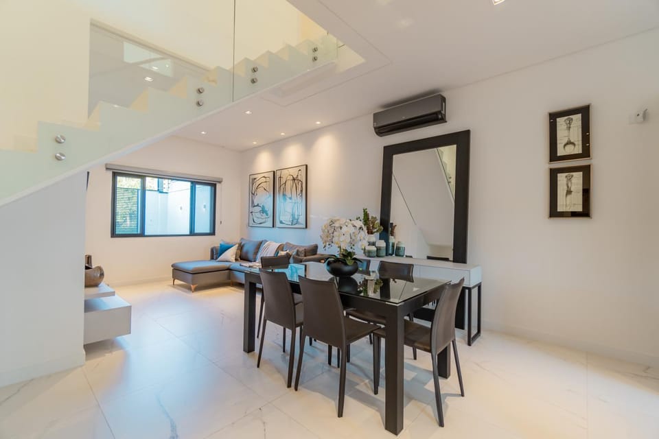 Living room, Seating area, air conditioner