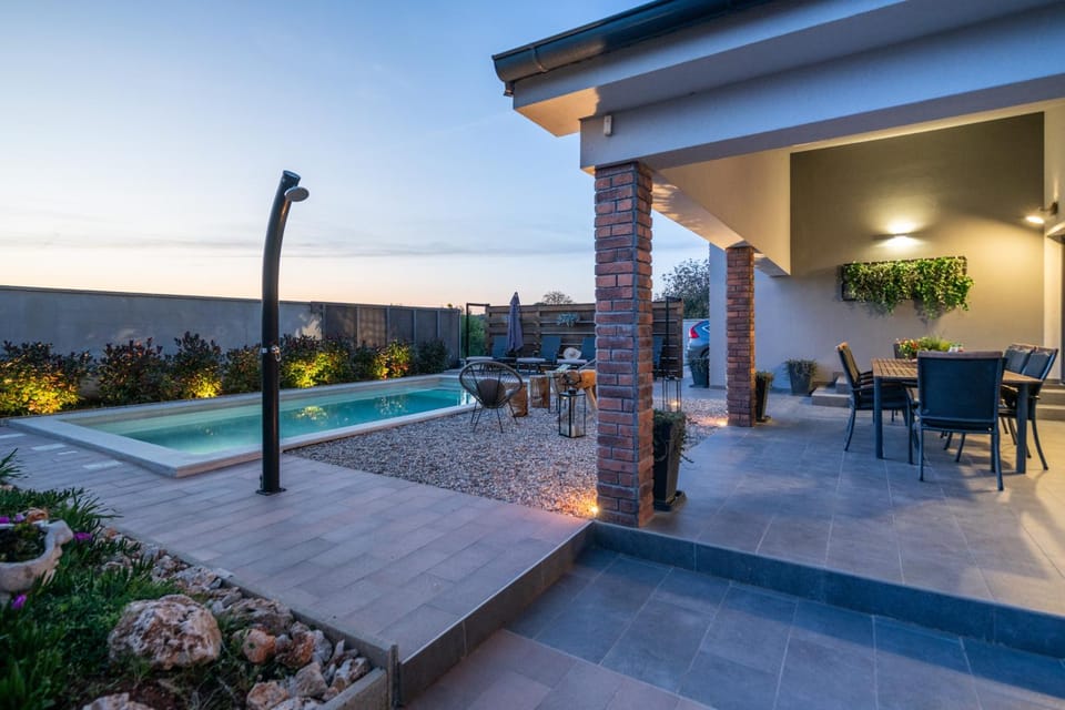 Patio, Balcony/Terrace, Pool view, Swimming pool, sunbed