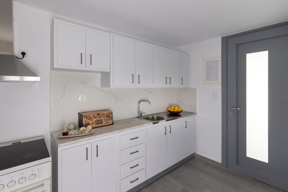 Restia Seaside Apartment I, 50m from Megas Gialos Beach Apartment in Decentralized Administration of the Aegean