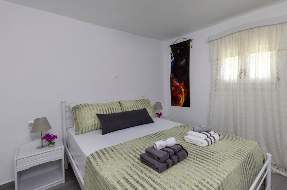 Restia Seaside Apartment I, 50m from Megas Gialos Beach Apartment in Decentralized Administration of the Aegean
