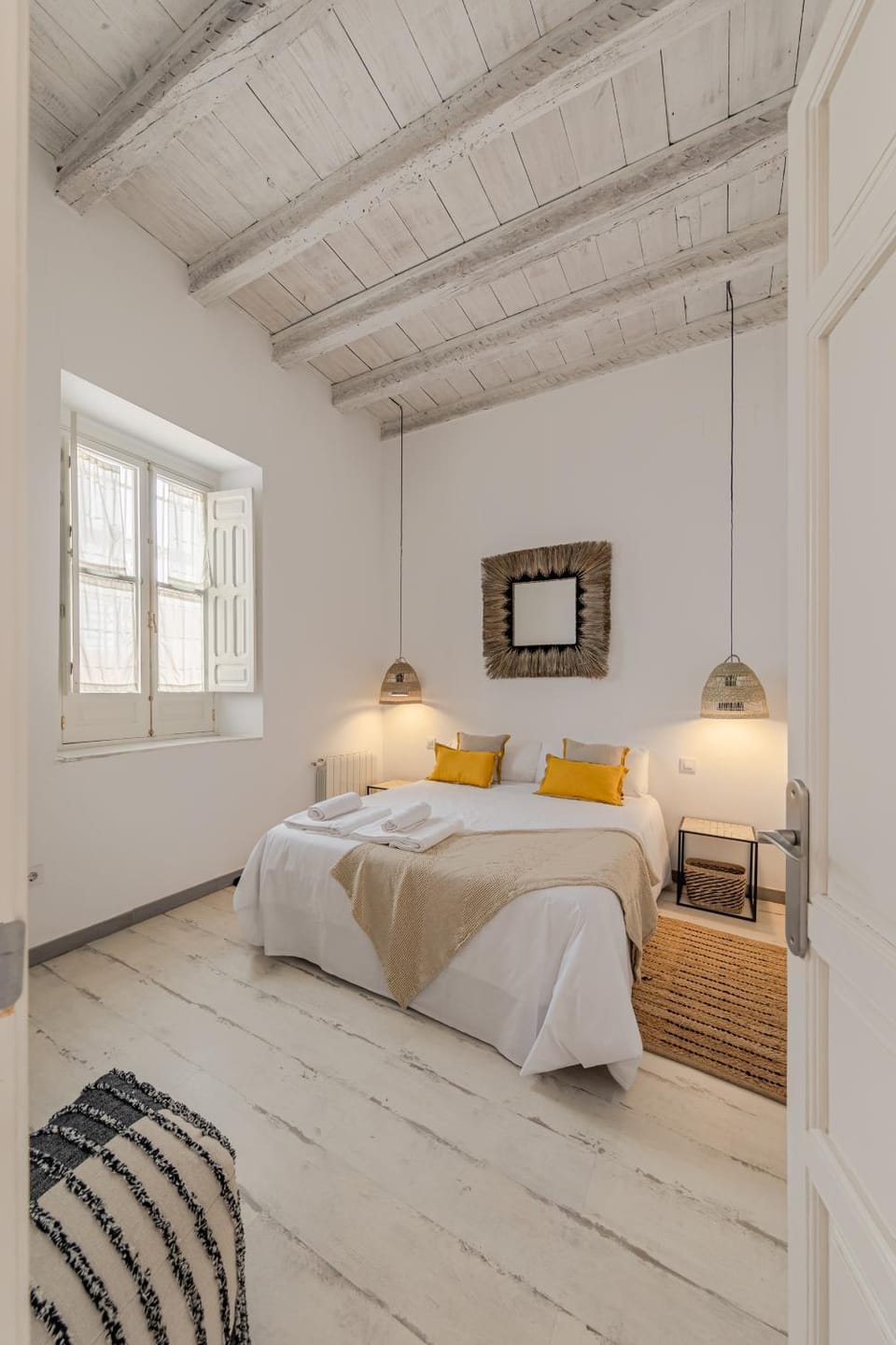 Bed, Bedroom, internet, towels, air conditioner