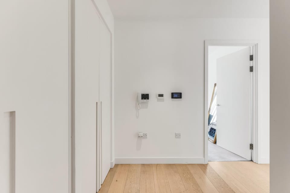 Khayat Homes - The Khalifa - One Bed Luxury APt Apartment in London