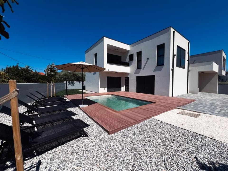 Patio, Pool view, Swimming pool, sunbed