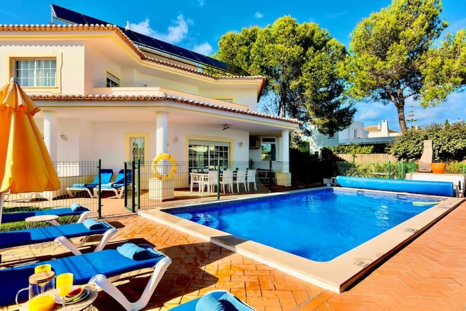 Patio, Day, Pool view, Swimming pool, sunbed