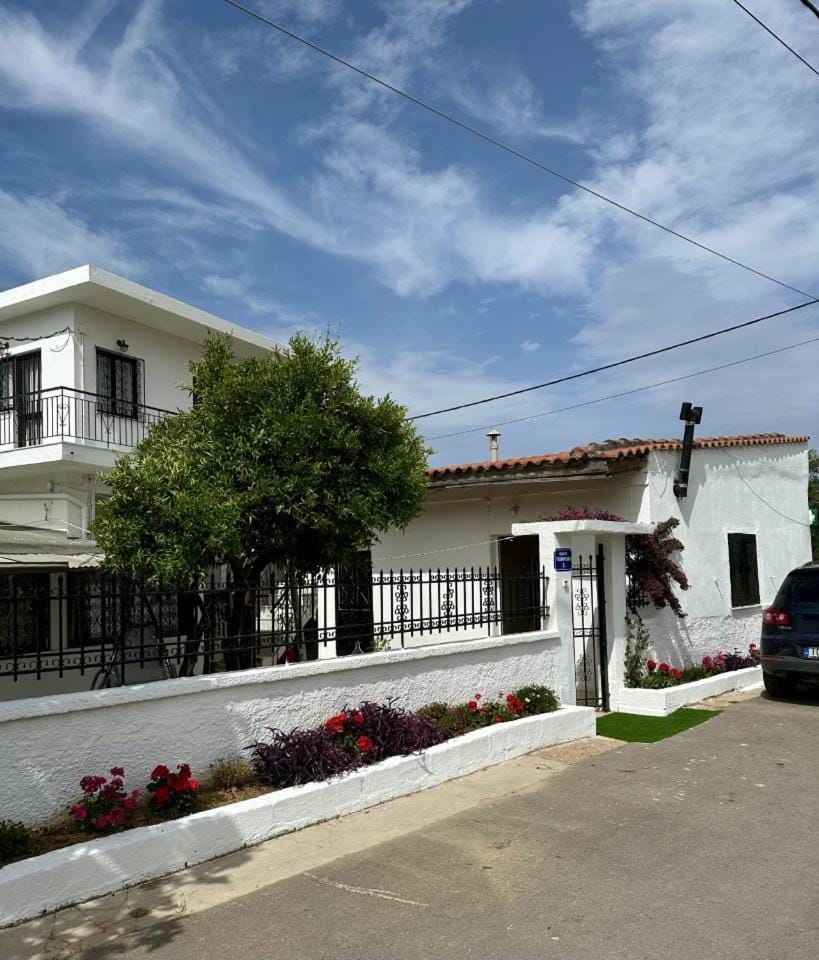 Garden view, Mountain view, Street view, Quiet street view