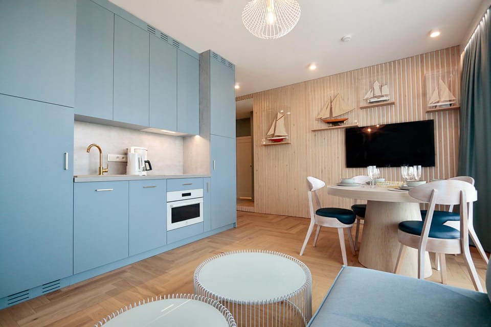 TV and multimedia, Kitchen or kitchenette, Living room, toaster