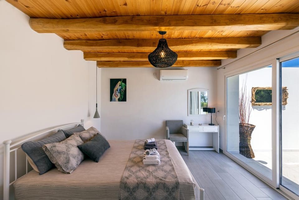 Restia Seaside Apartment II, 50m from Megas Gialos Beach Apartment in Decentralized Administration of the Aegean