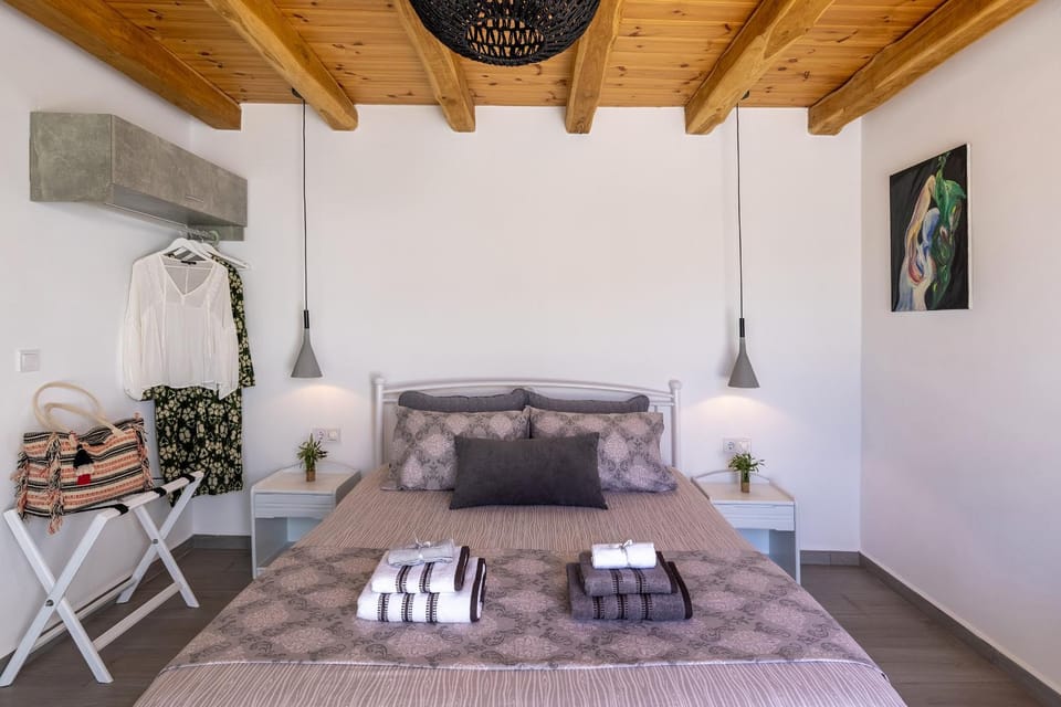 Restia Seaside Apartment II, 50m from Megas Gialos Beach Apartment in Decentralized Administration of the Aegean