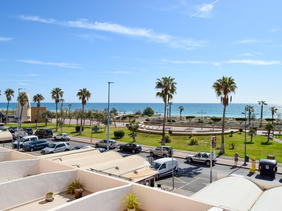 Spring, Bed, Activities, Winter, Summer, Balcony/Terrace, Beach, Tennis court, Hiking, Animals, Animals, Animals, Autumn, Pets, Pets, Pets, Sea view, Swimming pool, Sports, Entertainment, children, children, children, young children, young children, young children, older children, older children, older children, group of guests, group of guests, group of guests, cot, Family, Family, Family, microwave, pet friendly, pet friendly, washing machine