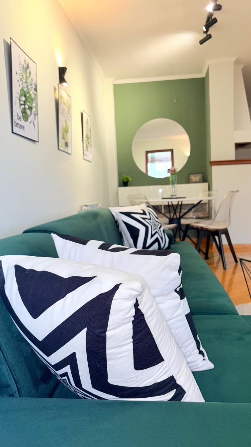 Bed, Living room, Seating area, Dining area