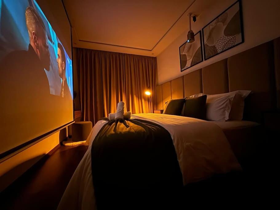 Communal lounge/ TV room, Bed, TV and multimedia, Photo of the whole room, Evening entertainment, Bedroom