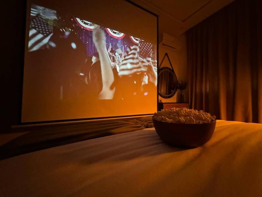 TV and multimedia, Photo of the whole room