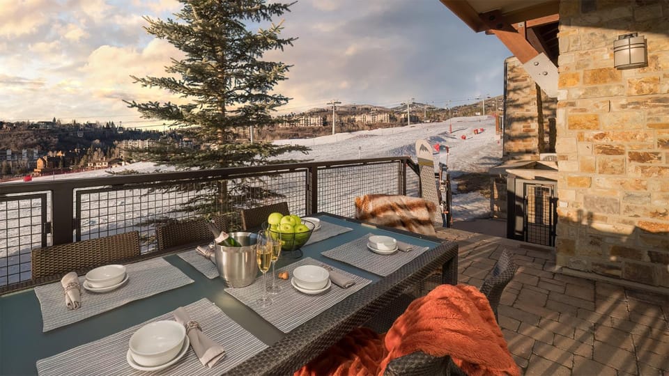 View (from property/room), Balcony/Terrace, Seating area, Dining area, furniture