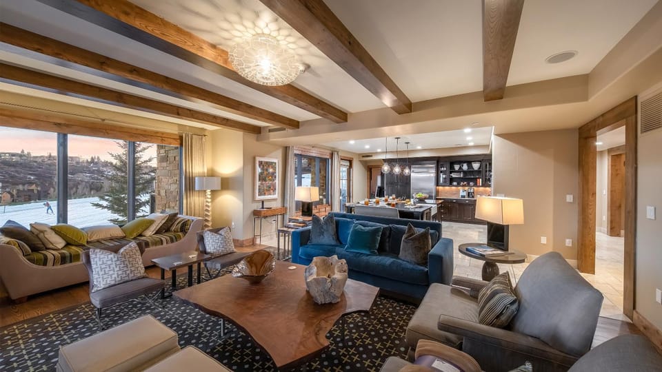 View (from property/room), Living room, Seating area, Dining area