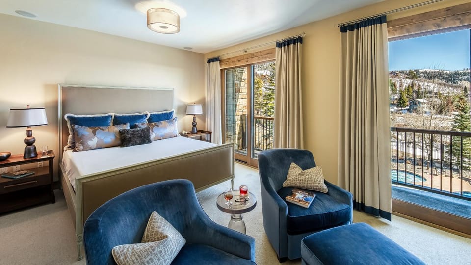 Bed, Seating area, Bedroom, fireplace