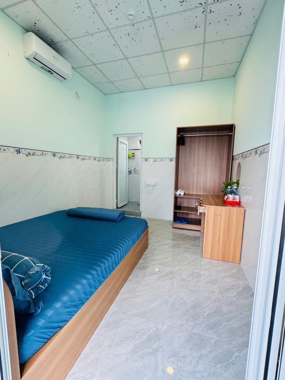 Bed, Photo of the whole room, Bedroom, air conditioner