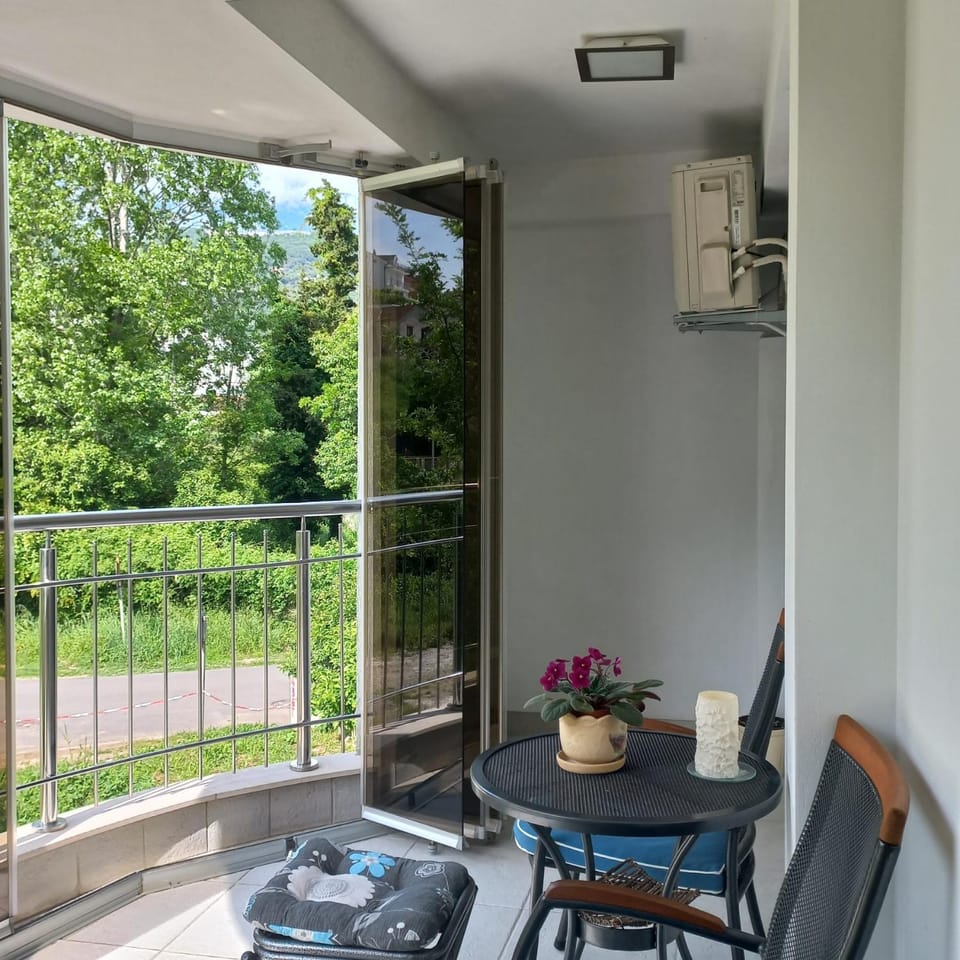 Balcony/Terrace, Garden view