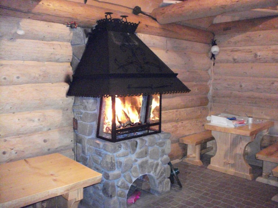 Area and facilities, fireplace