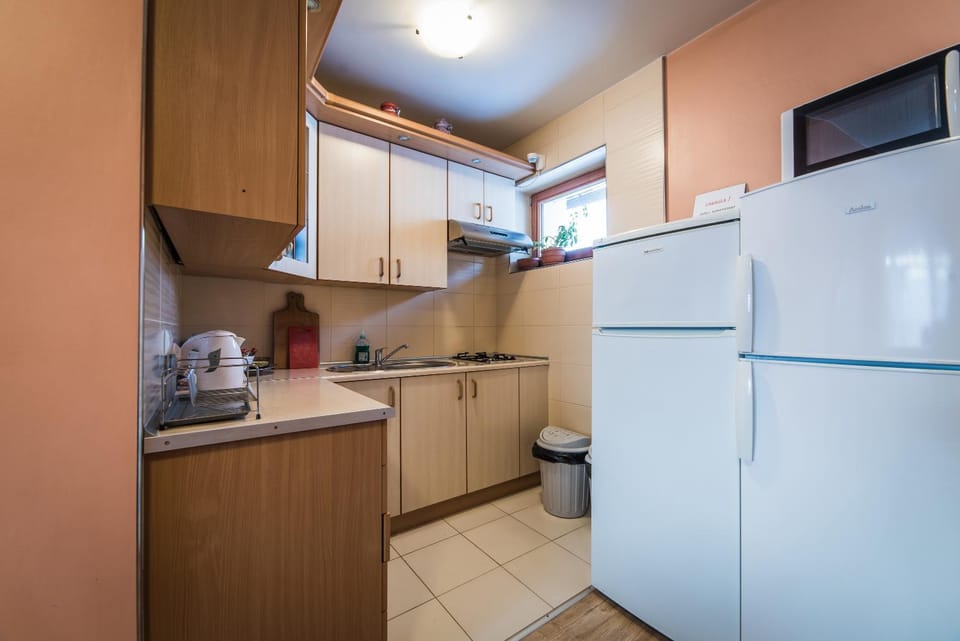 Kitchen or kitchenette, Other, Communal kitchen, oven, stove