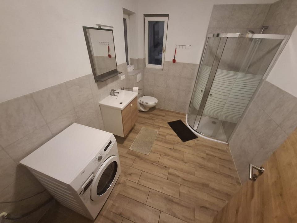 Shower, Toilet, Bathroom, washing machine