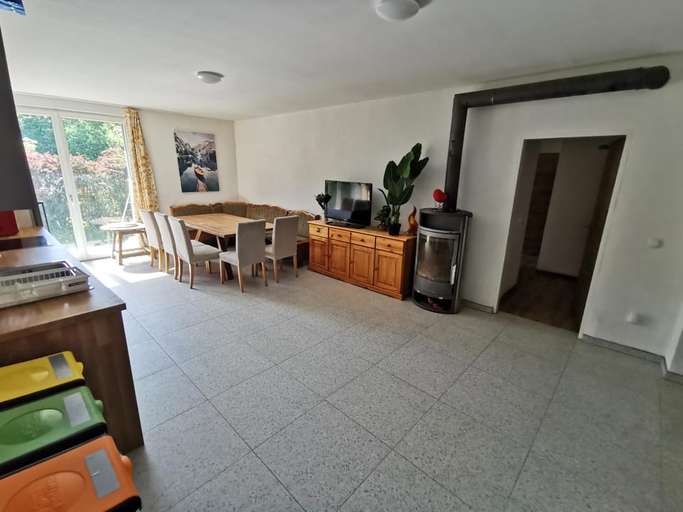 TV and multimedia, Kitchen or kitchenette, Dining area