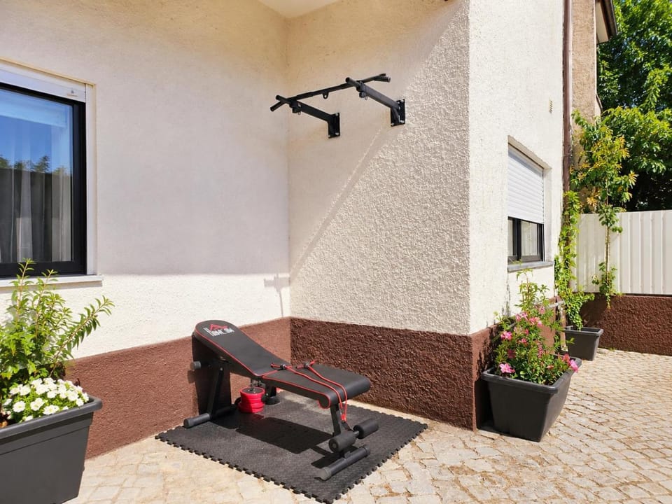 7Min to Uni Sé-Velha - AC - BBQ & Gym - Work Desk - 300MBs WiFi - Suite 5 Bed and Breakfast in Coimbra