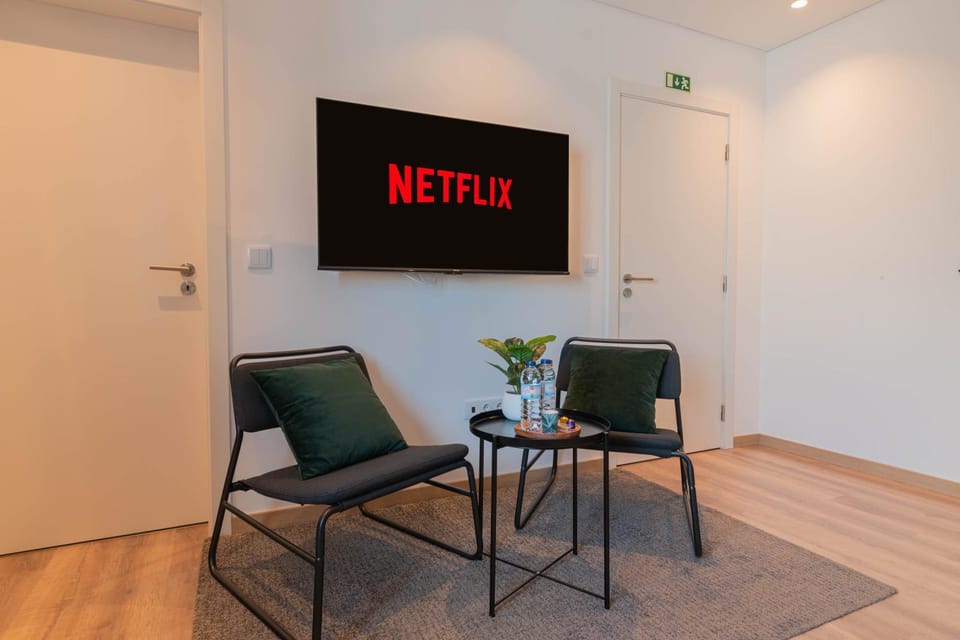7Min to Uni Sé-Velha - AC - Work Desk - 300MBs WiFi - Suite 5 Bed and Breakfast in Coimbra