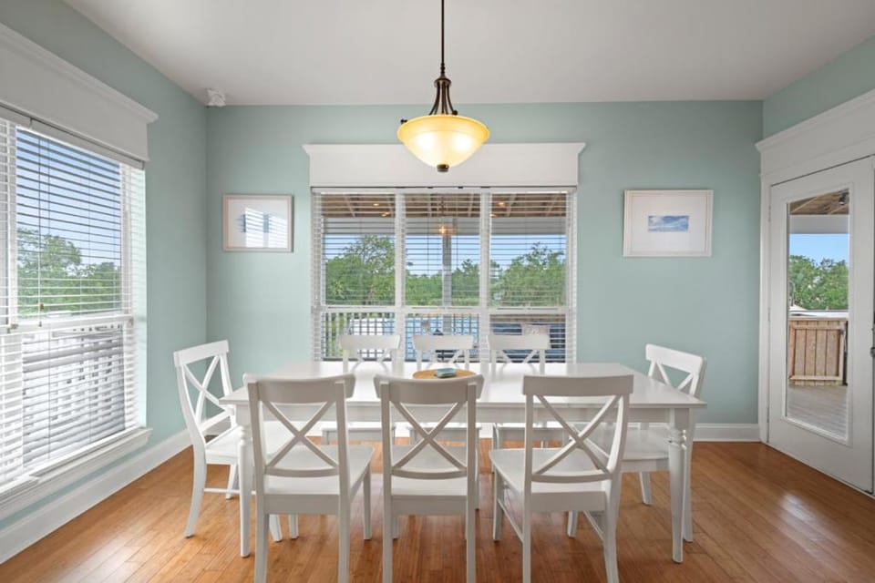 Dining area, kitchen