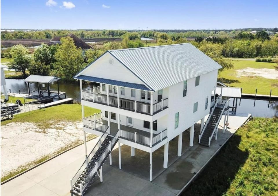 Property building, Balcony/Terrace