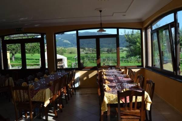 Restaurant/places to eat, Banquet/Function facilities, Area and facilities