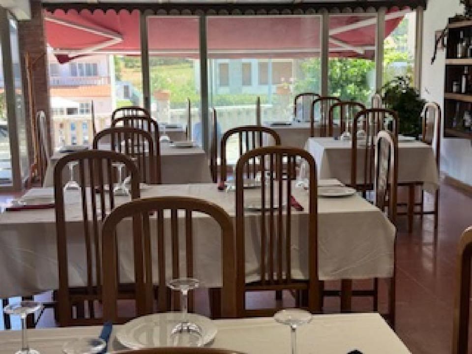 Restaurant/places to eat, Living room, Seating area