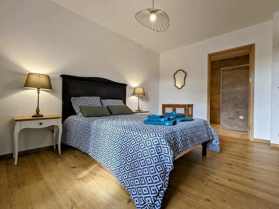 Gîte rénové avec charme, cour privée, proche Puy-en-Velay et trésors de la Haute-Loire - FR-1-582-473 House in Auvergne-Rhône-Alpes